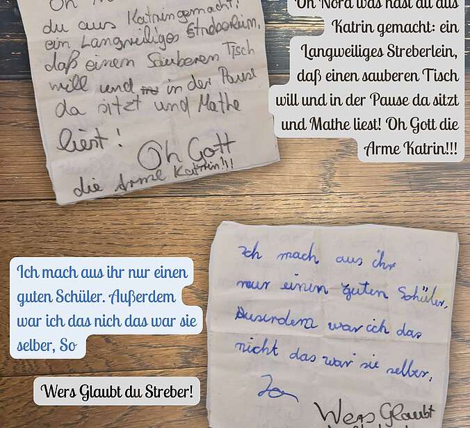 Vorder- und Rückseite eines karierten beschriebene Zettels.